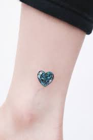 20 Betoverende En Unieke Heart Tattoos To Express Yourself In 2020 Heart Tattoo Broken Heart Tattoo Small Heart Tattoos