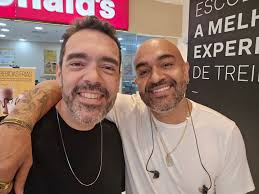 Essa musica fala do amor de D'us percebido pelo homem na figura de um pai.  Leia Lucas 15:11-32 e depois ouça “Canção de Quem Fica”. #DvdReversos  #TerceiraMargemDoRio #SonyMusicGospel