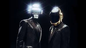 Daft punk, el reconocido dúo francés que se popularizó por su música y sus cascos, anunció su separación luego de 28 años juntos. Hf4wskrgw8a8zm