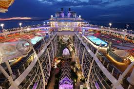 Cruise prices deluxe veranda suite $11,799 concierge suite $13,599 penthouse suite $15,199 seven seas suite $19,099 cruise itinerary: Teil 2 Grosser Eleganter Innovativer So Prasentiert Sich Die Harmony Of The Seas Als Das Neue Grosste Kreuzfahrtschiff Der Welt