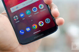 Un celular desbloqueado te permite moverte entre los operadores de telefonía móvil con más facilidad y aprovechar también el servicio de telefonía móvil local . Moto Z3 Play Vs Moto Z2 Play Vs Moto Z Play Should You Upgrade Digital Trends