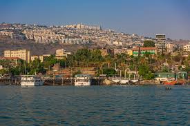 Informal affordable barge cruises in france. Fotos Israel Tiberias Schiff Bucht Seebrucke Haus Stadte