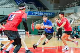 萬波中正展現超強臂力 6/26 (六) 火腿 vs 羅德. S5 éŠæˆ²é¤¨