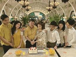 Jangan lupa klik like bila anda menyukai. Digadang Gadang Segera Besanan Dengan Jokowi Ternyata Ibunda Kekasih Kaesang Bukan Sosok Sembarangan Tak Kalah Cantik Dan Elegan Dari Ibu Negara Semua Halaman Fotokita