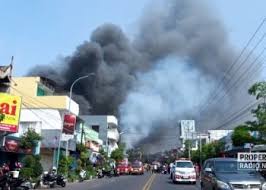 Kebakaran di kupang hari ini. Berita Terkait Pemadam Kebakaran Berita Rembang Terbaru