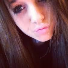 Scarlett Brooks (@scarletttbrooks)