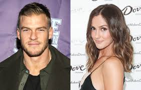 También ha tenido papeles en the roommate y en la versión de 2011 de los ángeles de charlie. Alan Ritchson And Minka Kelly Cast As Hawk Dove In Titans