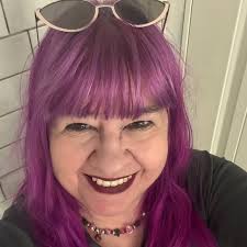 You look so attractive 💞💐I have been looking for a way to communicate  with you but you don't respond to my messages 😭😭 It's really sad 😢😢at  least say hello 😭🙏🔽🔽