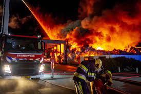 Deze muzikale voorstelling gaat over de snoepfabriek. N3xbsrgu6t8edm