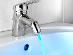 Infactory Led Wasserhahn Dynamo Led Wasserhahnaufsatz Zur Temperaturkontrolle Leuchtet Farbig Wasserhahn Aufsatze Led Wasserhahn Durchlauferhitzer