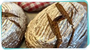Sauerteigbrot Rezept Fur Rustikales Bauernbrot Ohne Hefe Br De Sauerteigbrot Sauerteigbrot Backen Teig