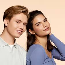 OnColour teriga porloq tus beruvchi tonal flyuidi (39292) poydevor   Makiyaj