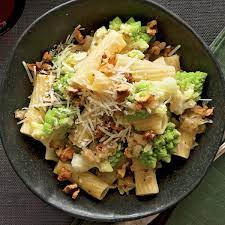 Romanesco Broccoli And Rigatoni Rachael Ray Every Day Romanesco Recipes Romanesco Cauliflower Recipe Romanesco Broccoli