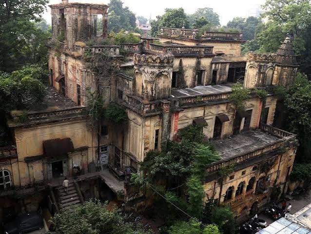 Kaiser Bagh Palace / Jahangirabad Palace, Lucknow - Timings, History, Architecture, Best Time to Visit