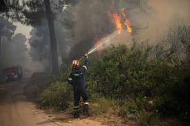 Η φωτιά πηγαίνει προς αλεποχώρι. Fwtia Sthn Korin8ia Dyskoles Wres Sto Alepoxwri Apopniktikh H Atmosfaira Sthn Attikh