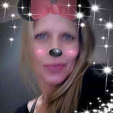 Jacquee Vasvari's Instagram, Twitter & Facebook