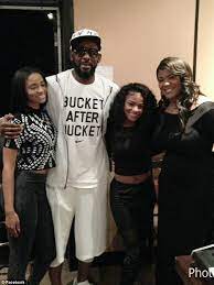 Kelly and gayle king has gone viral on social media after an explosive interview. Family Of Alleged Sex Captive Visit R Kelly S Atlanta Home Express Digest