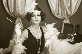 La moda anni 30, nata dopo la crisi del '29, propone uno stile austero ma elegante e attuale. Look Anni 30 Per Donne Come Ricreare La Moda Di Quegli Anni Donnad
