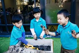 Babies and toddlers benefit from sensory play activities through: 12 Benefits Of Sensory Play With Ideas Petit Journey