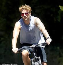 Bit.ly/37fn956 follow@kailanikaixxx @redskyeworld @modelbabesxxx @milfmodels. Ryan Phillippe Goes Mask Free For La Bike Ride After Revealing He S Looking For A Quaran Queen Daily Mail Online