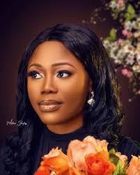 This is Burna Boy and US singer Chloe Bailey. Did he pick her out of the  gutter? Did he meet her broke? Have you seen the women Rema, Davido, WizKid  and the