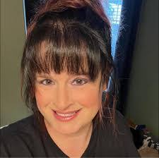 Peggy Hildreth's Instagram, Twitter & Facebook