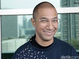 He was born in 1970s, in generation x. Marcell Siahaan Mantap Jadi Mualaf Usai Gonta Ganti Agama