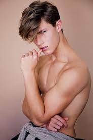 zachary grenenger 男性 モデル ポーズ