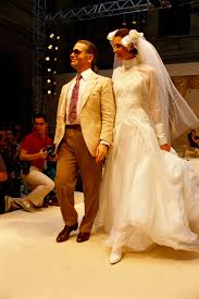 Das chanel hochzeitskleid 2013 ist bezaubernd. Karl Lagerfeld Und Die Chanel Braut In 28 Laufsteg Bildern Vogue Germany