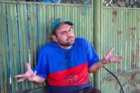 Românii nu ratează porția săptămânală de comedie din las fierbinți, iar las fierbinți conduce audiențele în continuare! Exclusiv Adrian VÄƒncicÄƒ Celentano Scenarist Las FierbinÅ£i Si Bobonete A Scris Un Episod Cine Mai Face Parte Din Echipa Care Scrie Pentru Serial