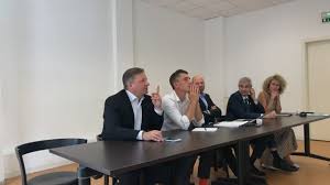 Elle a été exclue au mois d'avril du groupe lrem pour avoir critiqué la gestion de la crise sanitaire par… Martine Wonner Suivez En Direct La Conference De Presse Facebook