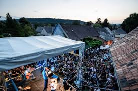 When a nice new neighbor moves in next door, charley discovers that he is an ancient vampire who preys on the community. 30 Muveszetek Volgye 2021 Julius 23 Augusztus 1 Hellobalaton