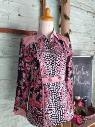 Kini, bahkan ketika anda ingin hang out dengan baju batik pun tetap matched. 100 Ide Model Atasan Batik Pakaian Wanita Model Pakaian Pakaian
