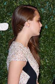 Exactly How To Get Your Hair To Actually Stay To One Side Like Cara Delevingne S Wedding Hair Colors Side Hairstyles Hair To One Side