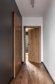 This Apartment S Palette Is Full Of Greys Black And Wood Amenagement Maison Interieur Maison Design Maison Design