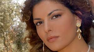 Upas, ecco cosa fa Claudia Ruffo quando non è sul set della soap: la sua  passione