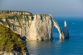 Some of the cliffs are as high as 90 metres (300 ft). Etretat Et Fecamp La Normandie Cote Falaises Idees Week End Normandie Routard Com