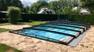Abris de piscine télescopiques ultra discret, ultra design, ultra maniable, notre nouvelle gamme d'abris télescopiques est conçue pour s'adapter à votre environnement et vous garantir un confort d'utilisation inégalé. Abris Piscine En Verre Les Solutions De Design Concept Ls