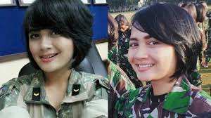 Berikut 35 model rambut pria ala tentara indonesia ini bisa membuat kamu tampil manly bak angkatan bersenjata. Video Wow Tentara Cantik Ini Ternyata Jago Nyanyi Sampai Merinding Dengarnya Puji Netizen Halaman 2 Surya