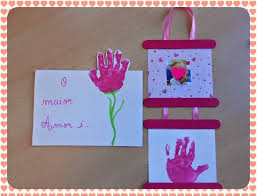 Geralmente a comemoração é feita na casa das mamães, mas se você pensa em realizar uma decoração diferente. Moldura Mao 1 Trabalhos Manuais Prendas Dia Da Mae Ideias Para O Dia Das Maes