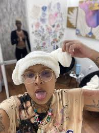 Hi everyone, my name is Kay. Im from the downriver in MIchigan and im  trying to make friend's with positive vibes 😊😊