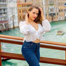 Mia Malkova : rClassyPornstars
