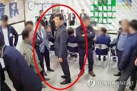 경찰은 문 전 회장이 조속히 귀국해 조사를 받을 수 있도록 설득하고 있다고 밝혔습니다. Qbxm2vjnydvw3m