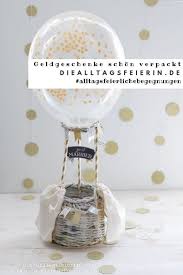Geld zur hochzeit originell verpacken geldgeschenke zur. Alltagsfeierliche Begegnungen 02 Martina Upcycling Mit Zeitungspapier Ein Heissluftballon Als Kreative Verpackung Fur Ein Geldgeschenk Diealltagsfeieri Hochzeitsgeschenk Geld Verpacken Gutschein Verpacken Hochzeit Geldgeschenk Hochzeit