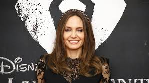 Jun 10, 2021 · η βραβευμένη με όσκαρ αντζελίνα τζολί (girl, interrupted, maleficent) πρωταγωνιστεί στην καταιγιστική περιπέτεια που σκηνοθετεί ο υποψήφιος για όσκαρ τέιλορ σέρινταν (hellor high water, wind river). H Antzelina Tzoli Se Mia Spania Synentey3h Gia Th Zwh Sth Karantina Me Ta Paidia Ths Oi Yperoxes Fwtografies Ths Sto Spiti Bovary