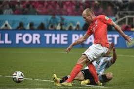 Witness the tackle that he made on arjen. Mascherano Tekel Robben Pantat Saya Hampir Robek