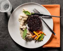 Poulet A La Verveine Accompagne De Riz Noir
