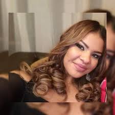 La Ceiba.De varios impactos de arma de fuego fue ultimada la noche del  lunes una fémina que se conducía en una camioneta color blanca. El hecho  ocurrió en la entrada de la