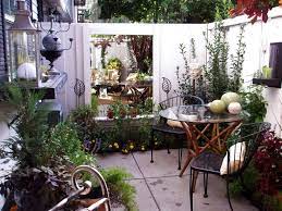 Cozy Intimate Courtyards Small Outdoor Patios Courtyard Gardens Design Small Courtyard Gardens