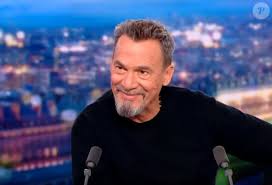 Florent Pagny : Quel est ce traitement qu'il se prescrit seul et qui n'est  pas encore autorisé en France ? - Purepeople